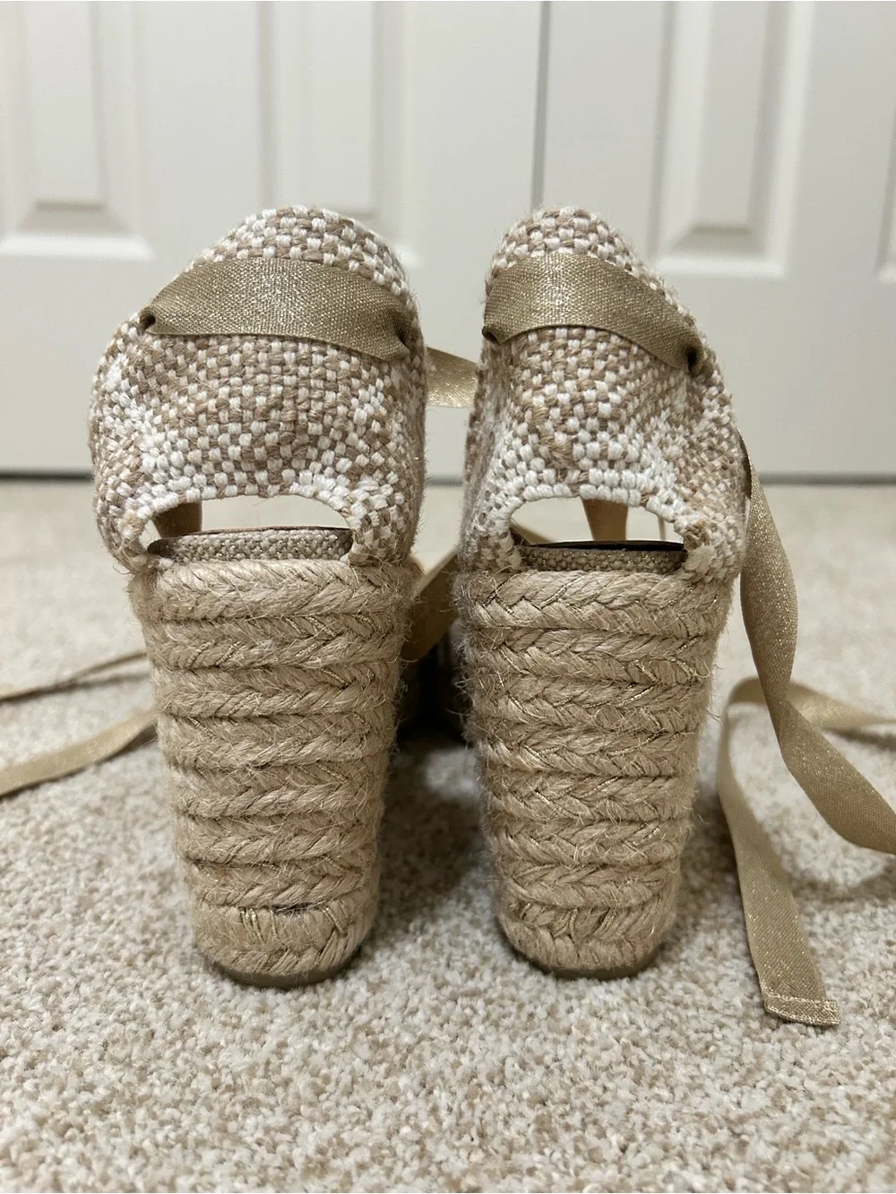 LIKE NEW Castaner Metallic Gold Espadrille Wedge Tie-Ankle Shoes sz9 bohemian